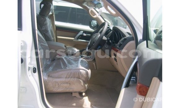 Acheter Import Voiture Toyota Land Cruiser Blanc à Import - Dubai, Burkina-Faso Acheter Import Voiture Toyota Land Cruiser Blanc à Import - Dubai, Burkina-Faso