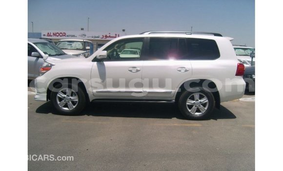 Acheter Import Voiture Toyota Land Cruiser Blanc à Import - Dubai, Burkina-Faso Acheter Import Voiture Toyota Land Cruiser Blanc à Import - Dubai, Burkina-Faso
