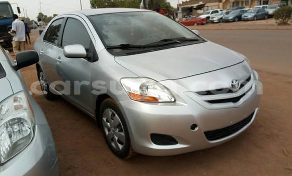 Acheter Neuf Voiture Toyota Yaris Gris à Ouagadougou, Burkina-Faso Acheter Neuf Voiture Toyota Yaris Gris à Ouagadougou, Burkina-Faso