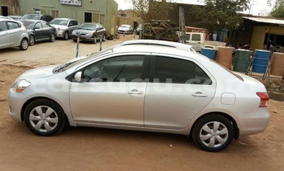 Acheter Neuf Voiture Toyota Yaris Gris à Ouagadougou, Burkina-Faso Acheter Neuf Voiture Toyota Yaris Gris à Ouagadougou, Burkina-Faso
