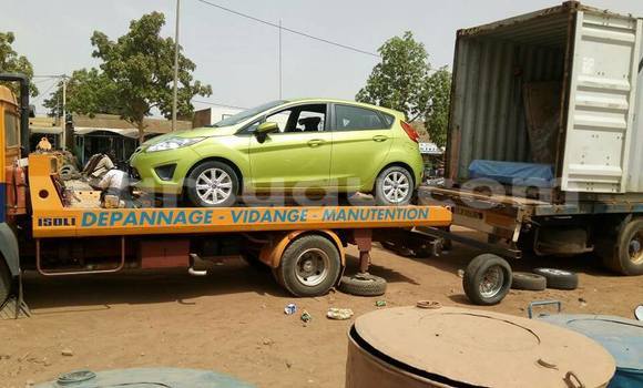 Acheter Neuf Voiture Ford Fiesta Vert à Ouagadougou, Burkina-Faso Acheter Neuf Voiture Ford Fiesta Vert à Ouagadougou, Burkina-Faso