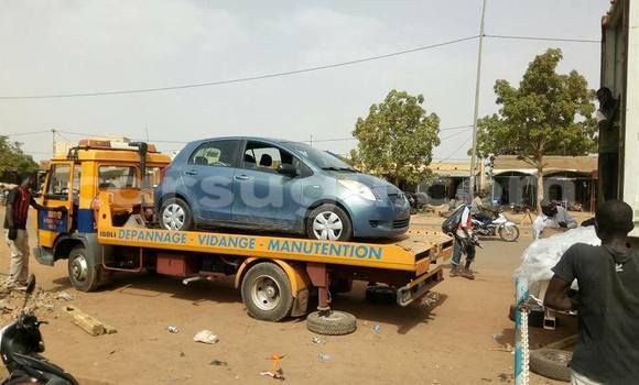 Acheter Neuf Voiture Toyota Yaris Gris à Ouagadougou, Burkina-Faso Acheter Neuf Voiture Toyota Yaris Gris à Ouagadougou, Burkina-Faso