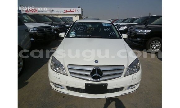 Sayi Imported Mercedes-Benz 200 White Mota in Import - Dubai a Burkina Faso Sayi Imported Mercedes-Benz 200 White Mota in Import - Dubai a Burkina Faso