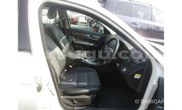 Sayi Imported Mercedes-Benz 200 White Mota in Import - Dubai a Burkina Faso Sayi Imported Mercedes-Benz 200 White Mota in Import - Dubai a Burkina Faso