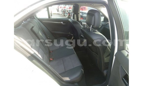 Sayi Imported Mercedes-Benz 200 White Mota in Import - Dubai a Burkina Faso Sayi Imported Mercedes-Benz 200 White Mota in Import - Dubai a Burkina Faso