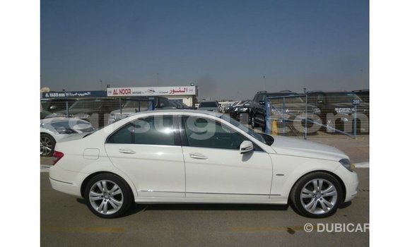 Sayi Imported Mercedes-Benz 200 White Mota in Import - Dubai a Burkina Faso Sayi Imported Mercedes-Benz 200 White Mota in Import - Dubai a Burkina Faso