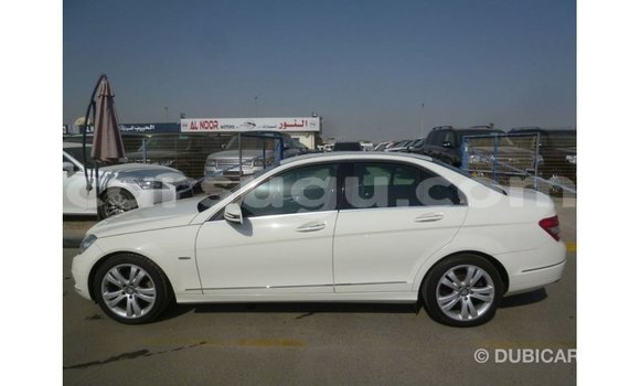 Sayi Imported Mercedes-Benz 200 White Mota in Import - Dubai a Burkina Faso Sayi Imported Mercedes-Benz 200 White Mota in Import - Dubai a Burkina Faso