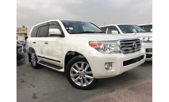 Sayi Imported Toyota Land Cruiser White Mota in Import - Dubai a Burkina Faso Sayi Imported Toyota Land Cruiser White Mota in Import - Dubai a Burkina Faso