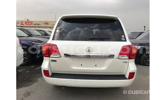 Sayi Imported Toyota Land Cruiser White Mota in Import - Dubai a Burkina Faso Sayi Imported Toyota Land Cruiser White Mota in Import - Dubai a Burkina Faso