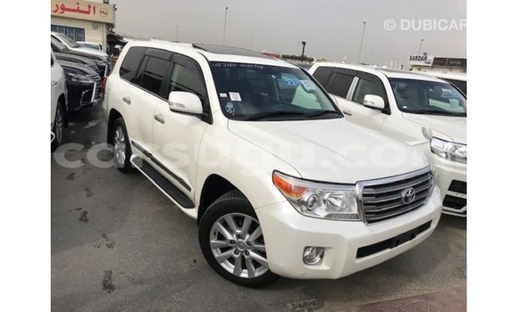 Sayi Imported Toyota Land Cruiser White Mota in Import - Dubai a Burkina Faso Sayi Imported Toyota Land Cruiser White Mota in Import - Dubai a Burkina Faso