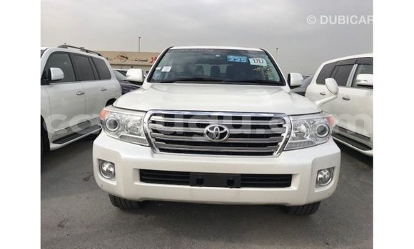 Sayi Imported Toyota Land Cruiser White Mota in Import - Dubai a Burkina Faso Sayi Imported Toyota Land Cruiser White Mota in Import - Dubai a Burkina Faso