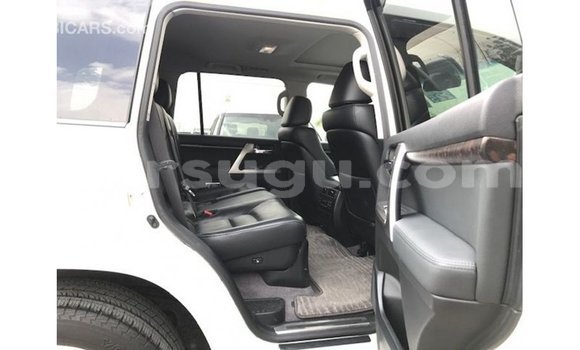 Sayi Imported Toyota Land Cruiser White Mota in Import - Dubai a Burkina Faso Sayi Imported Toyota Land Cruiser White Mota in Import - Dubai a Burkina Faso