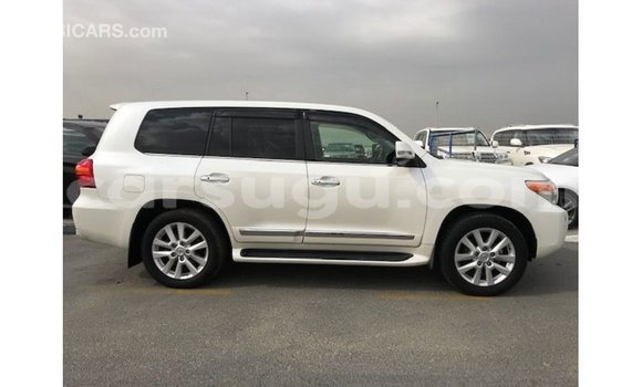 Sayi Imported Toyota Land Cruiser White Mota in Import - Dubai a Burkina Faso Sayi Imported Toyota Land Cruiser White Mota in Import - Dubai a Burkina Faso