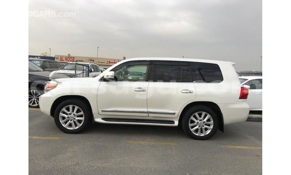 Sayi Imported Toyota Land Cruiser White Mota in Import - Dubai a Burkina Faso Sayi Imported Toyota Land Cruiser White Mota in Import - Dubai a Burkina Faso