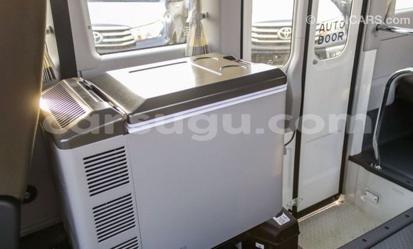 Sayi Imported Toyota Coaster White Mota in Import - Dubai a Burkina Faso Sayi Imported Toyota Coaster White Mota in Import - Dubai a Burkina Faso