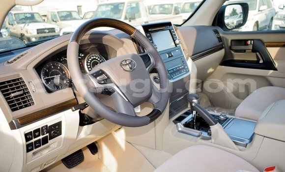Buy Import Toyota Land Cruiser White Car in Import - Dubai in Burkina Faso Buy Import Toyota Land Cruiser White Car in Import - Dubai in Burkina Faso