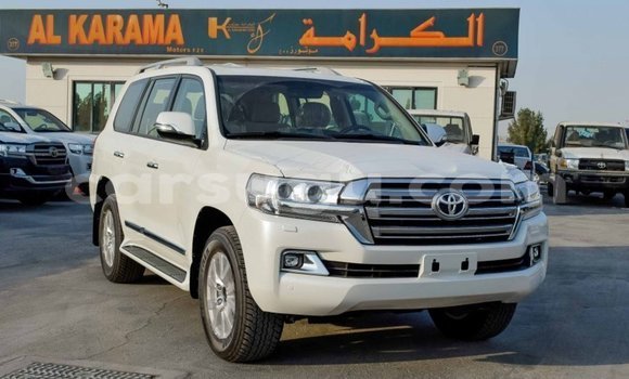 Sayi Imported Toyota Land Cruiser White Mota in Import - Dubai a Burkina Faso Sayi Imported Toyota Land Cruiser White Mota in Import - Dubai a Burkina Faso