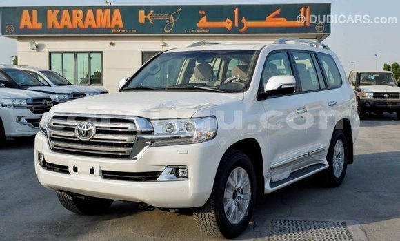 Sayi Imported Toyota Land Cruiser White Mota in Import - Dubai a Burkina Faso Sayi Imported Toyota Land Cruiser White Mota in Import - Dubai a Burkina Faso