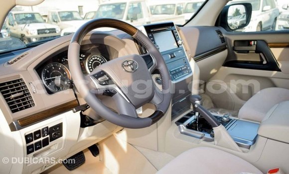 Sayi Imported Toyota Land Cruiser White Mota in Import - Dubai a Burkina Faso Sayi Imported Toyota Land Cruiser White Mota in Import - Dubai a Burkina Faso