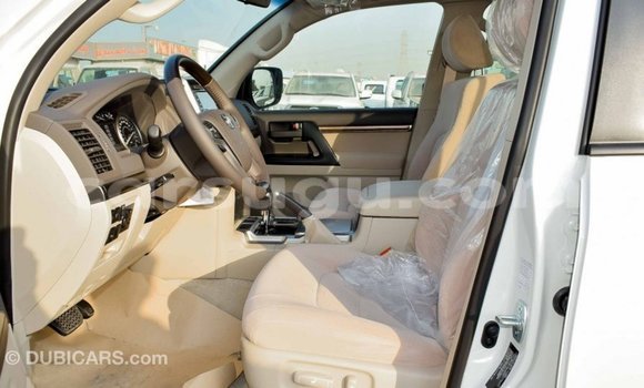 Sayi Imported Toyota Land Cruiser White Mota in Import - Dubai a Burkina Faso Sayi Imported Toyota Land Cruiser White Mota in Import - Dubai a Burkina Faso