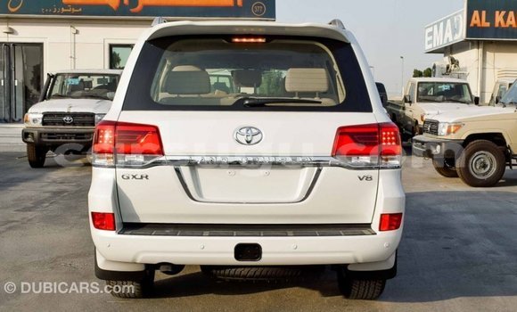Sayi Imported Toyota Land Cruiser White Mota in Import - Dubai a Burkina Faso Sayi Imported Toyota Land Cruiser White Mota in Import - Dubai a Burkina Faso