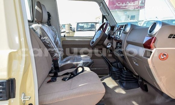 Acheter Import Voiture Toyota Land Cruiser Beige à Import - Dubai, Burkina-Faso Acheter Import Voiture Toyota Land Cruiser Beige à Import - Dubai, Burkina-Faso