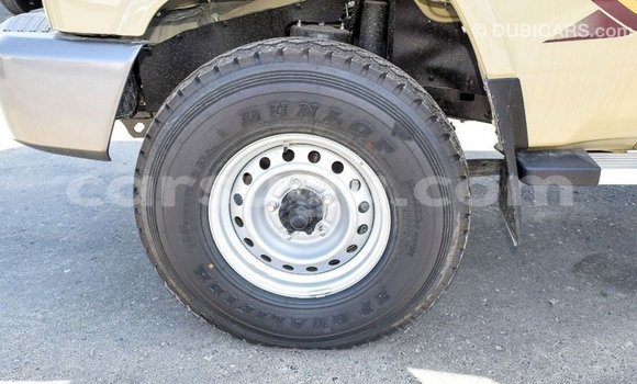 Acheter Import Voiture Toyota Land Cruiser Beige à Import - Dubai, Burkina-Faso Acheter Import Voiture Toyota Land Cruiser Beige à Import - Dubai, Burkina-Faso