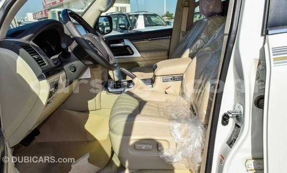 Sayi Imported Toyota Land Cruiser White Mota in Import - Dubai a Burkina Faso Sayi Imported Toyota Land Cruiser White Mota in Import - Dubai a Burkina Faso