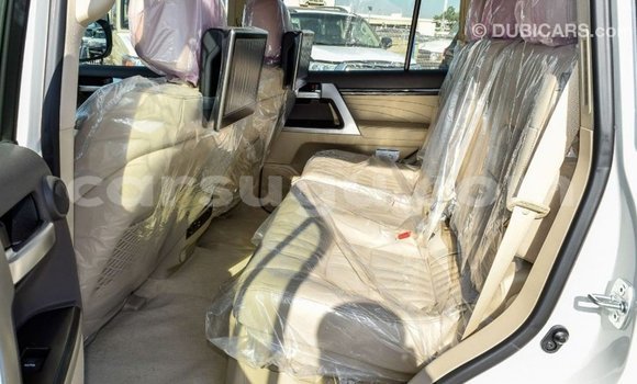 Sayi Imported Toyota Land Cruiser White Mota in Import - Dubai a Burkina Faso Sayi Imported Toyota Land Cruiser White Mota in Import - Dubai a Burkina Faso