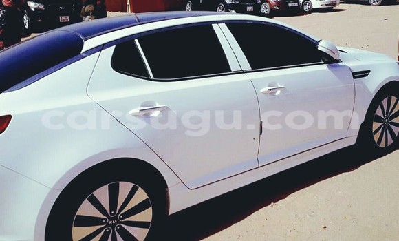 Acheter Occasion Voiture Kia Carens Blanc à Ouagadougou, Burkina-Faso