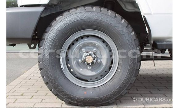 Sayi Imported Toyota Land Cruiser White Mota in Import - Dubai a Burkina Faso Sayi Imported Toyota Land Cruiser White Mota in Import - Dubai a Burkina Faso