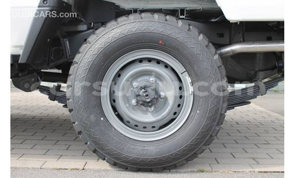 Sayi Imported Toyota Land Cruiser White Mota in Import - Dubai a Burkina Faso Sayi Imported Toyota Land Cruiser White Mota in Import - Dubai a Burkina Faso
