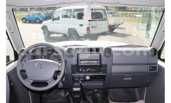Sayi Imported Toyota Land Cruiser White Mota in Import - Dubai a Burkina Faso Sayi Imported Toyota Land Cruiser White Mota in Import - Dubai a Burkina Faso