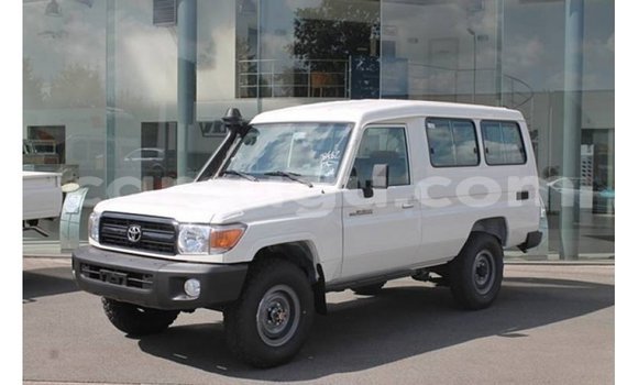 Acheter Import Voiture Toyota Land Cruiser Blanc à Import - Dubai, Burkina-Faso Acheter Import Voiture Toyota Land Cruiser Blanc à Import - Dubai, Burkina-Faso