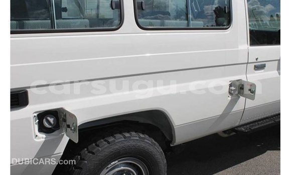 Acheter Import Voiture Toyota Land Cruiser Blanc à Import - Dubai, Burkina-Faso Acheter Import Voiture Toyota Land Cruiser Blanc à Import - Dubai, Burkina-Faso