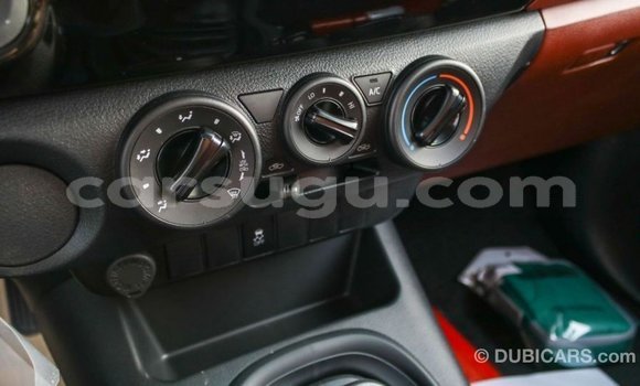 Acheter Import Voiture Toyota Hilux Blanc à Import - Dubai, Burkina-Faso Acheter Import Voiture Toyota Hilux Blanc à Import - Dubai, Burkina-Faso