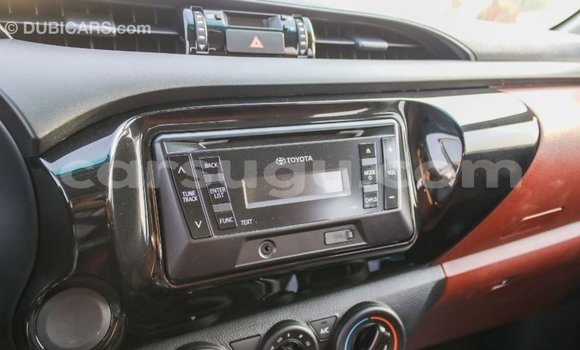 Acheter Import Voiture Toyota Hilux Blanc à Import - Dubai, Burkina-Faso Acheter Import Voiture Toyota Hilux Blanc à Import - Dubai, Burkina-Faso