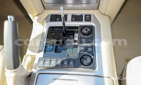 Sayi Imported Toyota Land Cruiser White Mota in Import - Dubai a Burkina Faso Sayi Imported Toyota Land Cruiser White Mota in Import - Dubai a Burkina Faso