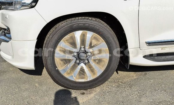 Sayi Imported Toyota Land Cruiser White Mota in Import - Dubai a Burkina Faso Sayi Imported Toyota Land Cruiser White Mota in Import - Dubai a Burkina Faso