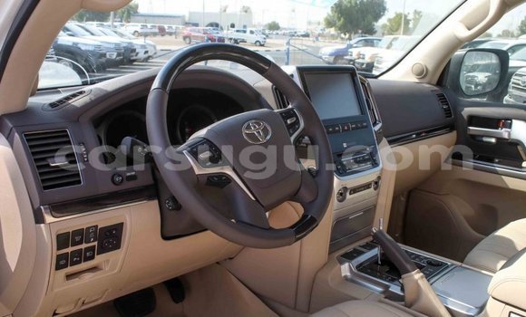 Buy Import Toyota Land Cruiser White Car in Import - Dubai in Burkina Faso Buy Import Toyota Land Cruiser White Car in Import - Dubai in Burkina Faso