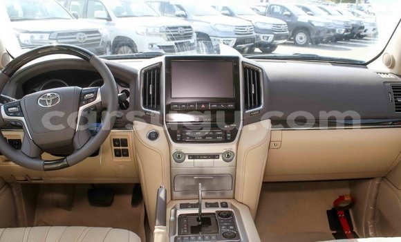 Buy Import Toyota Land Cruiser White Car in Import - Dubai in Burkina Faso Buy Import Toyota Land Cruiser White Car in Import - Dubai in Burkina Faso