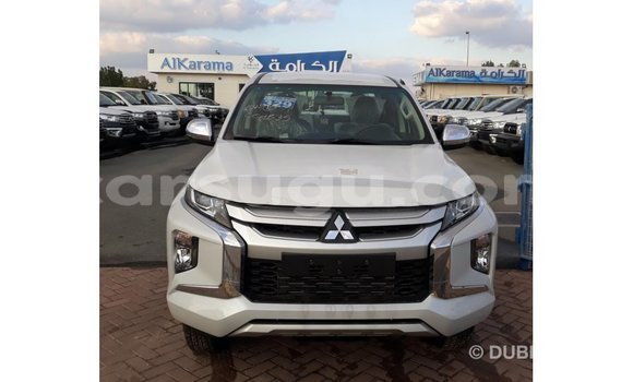Acheter Import Voiture Mitsubishi L200 Blanc à Import - Dubai, Burkina-Faso Acheter Import Voiture Mitsubishi L200 Blanc à Import - Dubai, Burkina-Faso