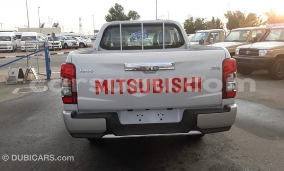 Acheter Import Voiture Mitsubishi L200 Blanc à Import - Dubai, Burkina-Faso Acheter Import Voiture Mitsubishi L200 Blanc à Import - Dubai, Burkina-Faso