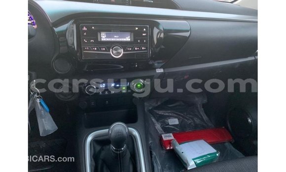 Sayi Imported Toyota Hilux Black Mota in Import - Dubai a Burkina Faso Sayi Imported Toyota Hilux Black Mota in Import - Dubai a Burkina Faso