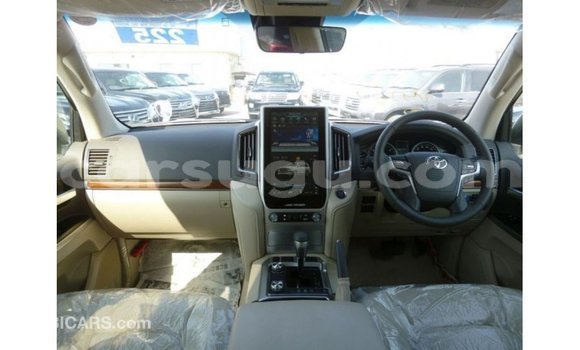 Sayi Imported Toyota Land Cruiser White Mota in Import - Dubai a Burkina Faso Sayi Imported Toyota Land Cruiser White Mota in Import - Dubai a Burkina Faso