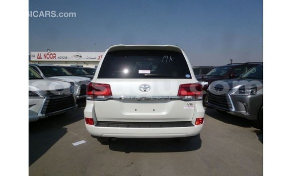 Sayi Imported Toyota Land Cruiser White Mota in Import - Dubai a Burkina Faso Sayi Imported Toyota Land Cruiser White Mota in Import - Dubai a Burkina Faso
