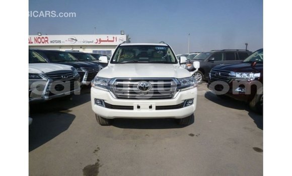 Sayi Imported Toyota Land Cruiser White Mota in Import - Dubai a Burkina Faso Sayi Imported Toyota Land Cruiser White Mota in Import - Dubai a Burkina Faso