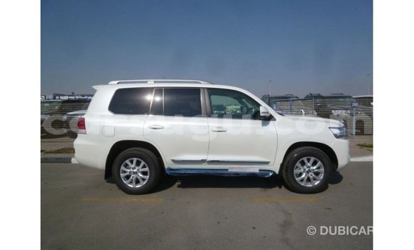 Sayi Imported Toyota Land Cruiser White Mota in Import - Dubai a Burkina Faso Sayi Imported Toyota Land Cruiser White Mota in Import - Dubai a Burkina Faso