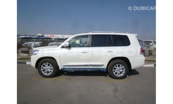 Sayi Imported Toyota Land Cruiser White Mota in Import - Dubai a Burkina Faso Sayi Imported Toyota Land Cruiser White Mota in Import - Dubai a Burkina Faso
