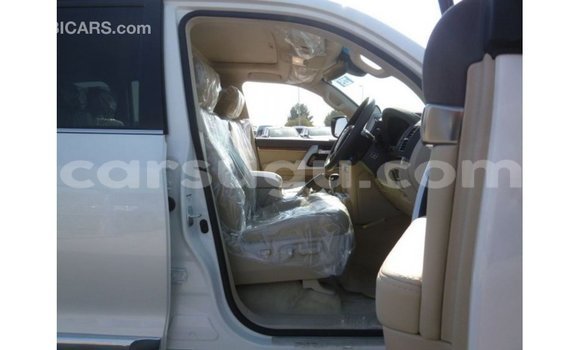 Sayi Imported Toyota Land Cruiser White Mota in Import - Dubai a Burkina Faso Sayi Imported Toyota Land Cruiser White Mota in Import - Dubai a Burkina Faso